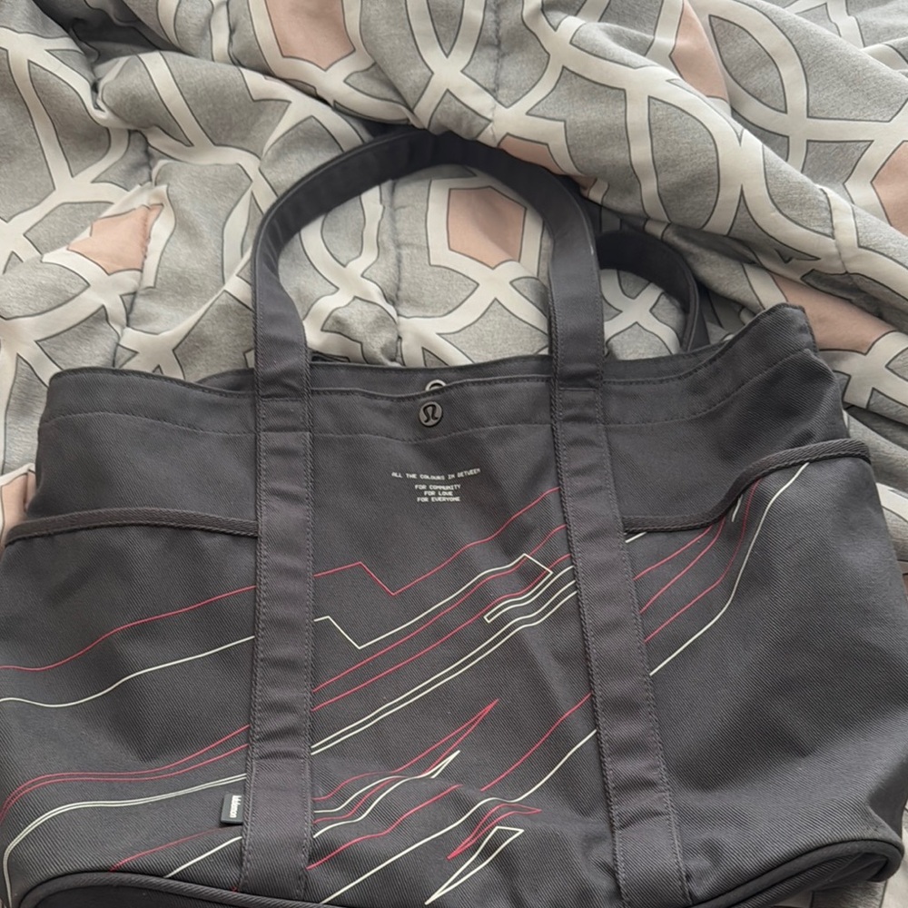 lululemon athletica transverse gray tote bag 20L